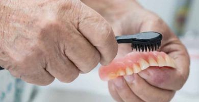 Cepillo para protesis dental